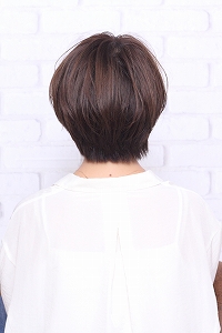 大人女子エアリ―ショート